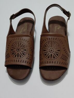 EASY SPIRIT  Women's Brown Rose Cut Out  Comfort Sandals Size 7WW